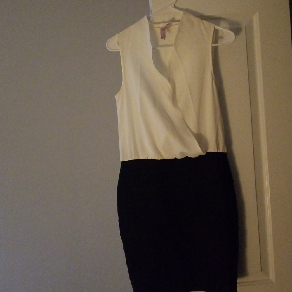 Sleeveless dress